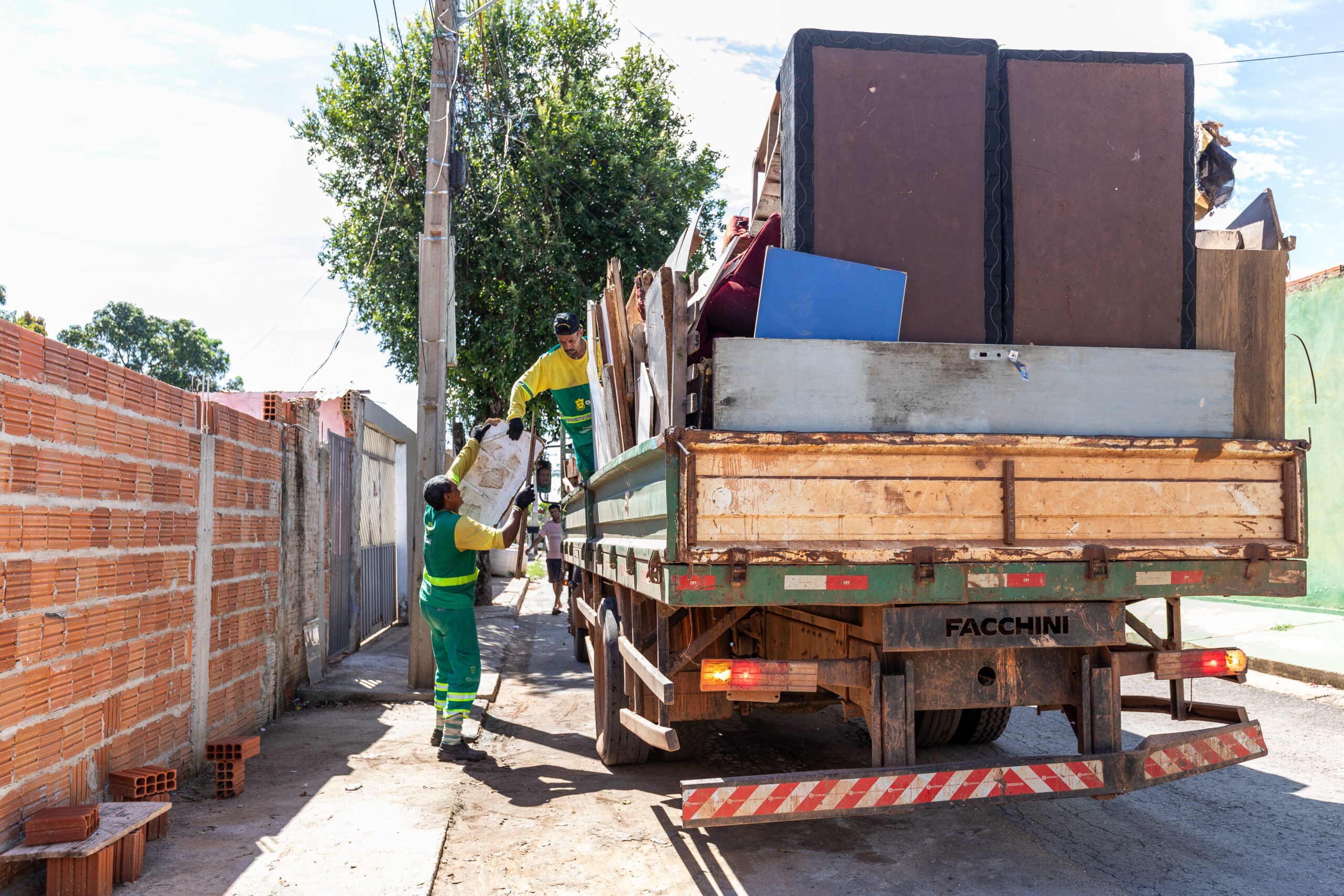 Operação Cata-treco atende 18 bairros de Cuiabá nesta semana